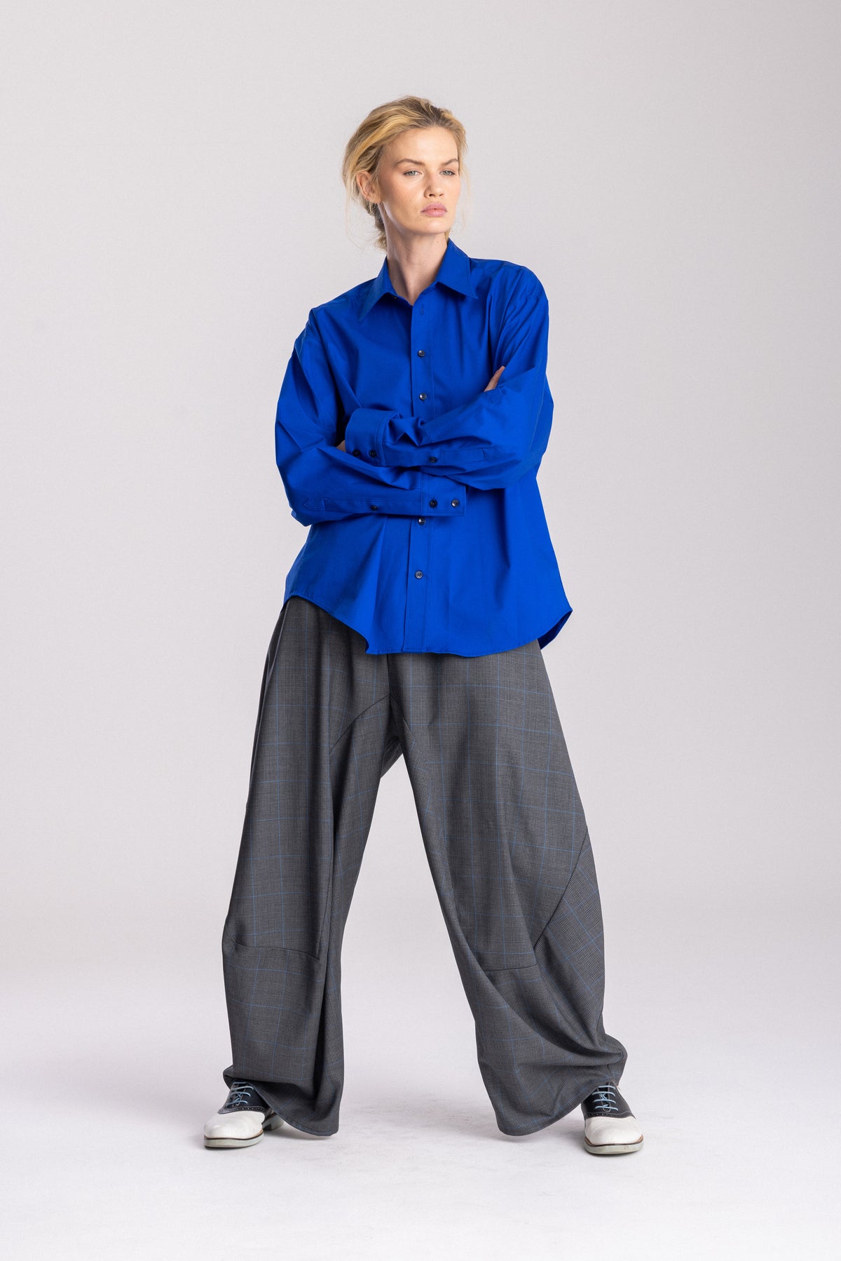 Spodnie Sojo Belt Hare, grafitowa wełna w subtelną kratę, Jo.S